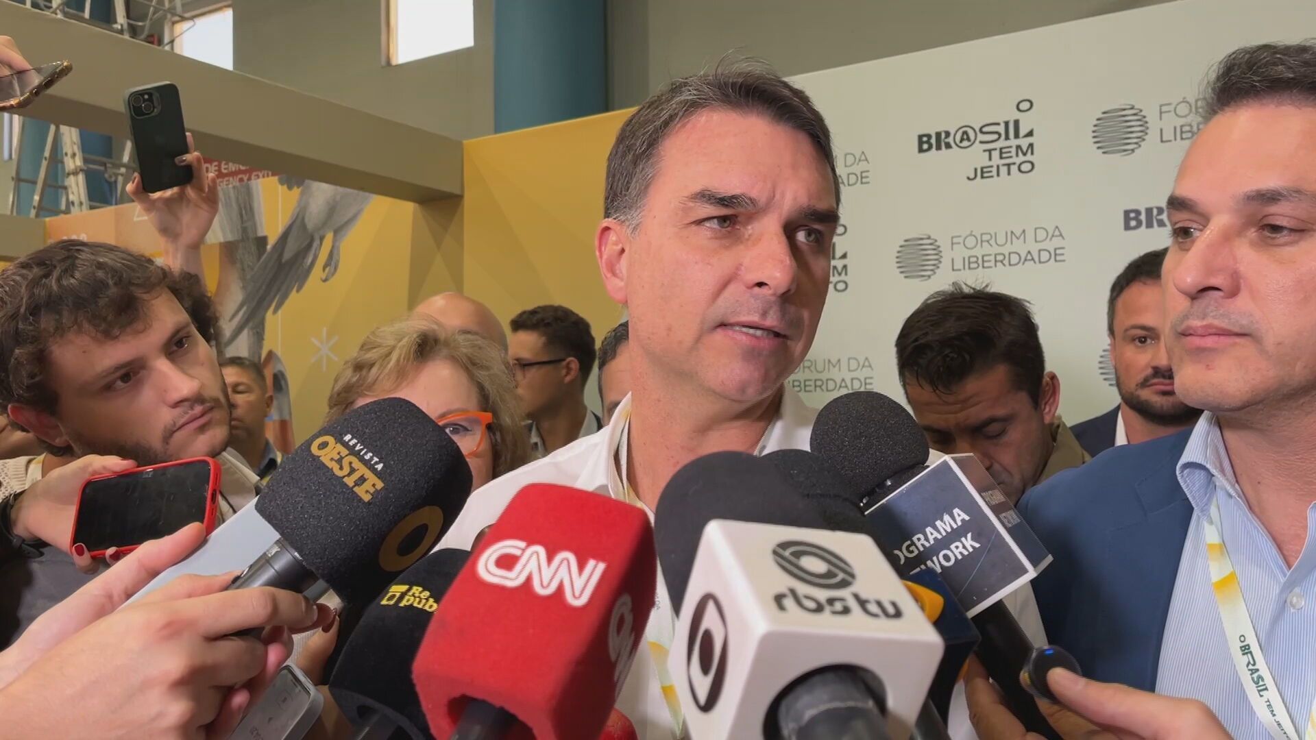 BR_CNN_100426_SON_FLAVIO.mov_frame_3646