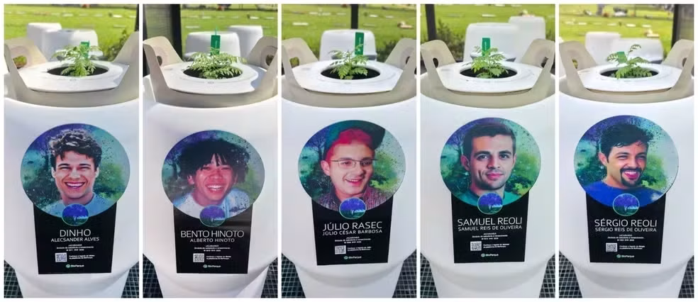 Urnas com as cinzas dos Mamonas Assassinas no BioParque Guarulhos