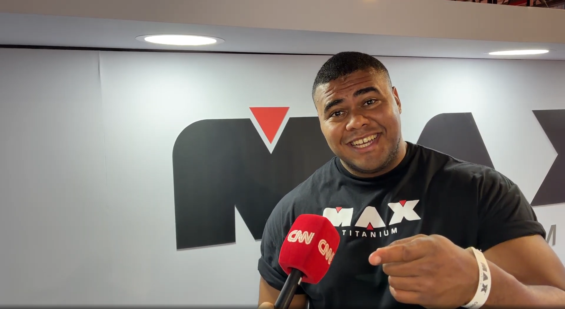 Bitelo em entrevista à CNN durante o Arnold Classic Brasil 2026