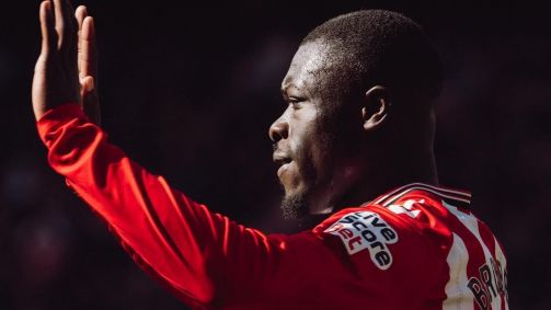 Brobbey sofre racismo online após jogo contra Tottenham