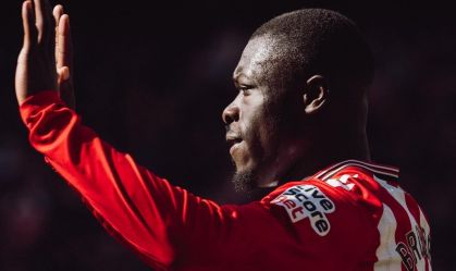 Brobbey sofre racismo online após jogo contra Tottenham