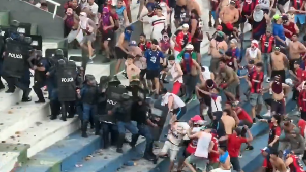 Violência em Assunção interrompe jogo do Paraguaio