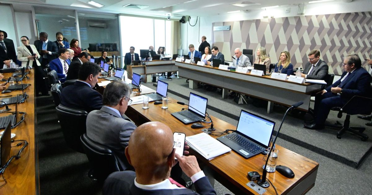 Comissão realiza sabatinas e aprova indicações para CNMP e CNJ