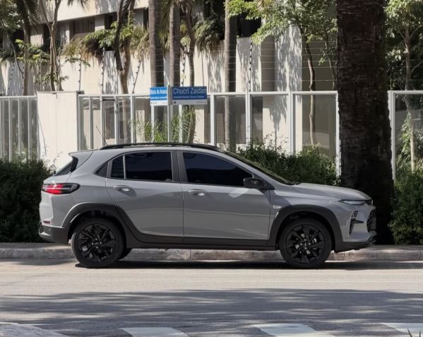 Flagra do novo Chevrolet Sonic 2027 • Fullpower/Instagram