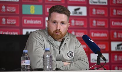 Calum McFarlane é o treinador interino do Chelsea