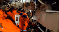 Astronautas testam trajes de sobrevivência rumo à Lua; veja