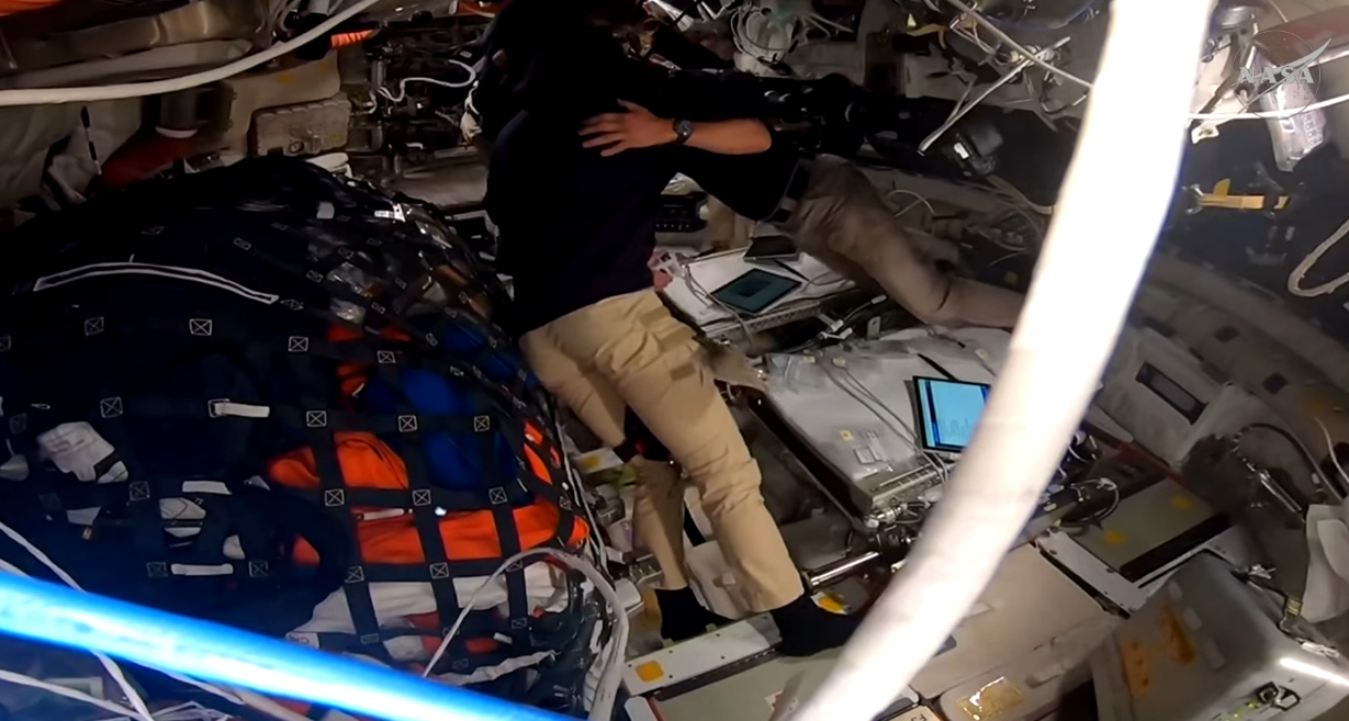 Astronauta abraço