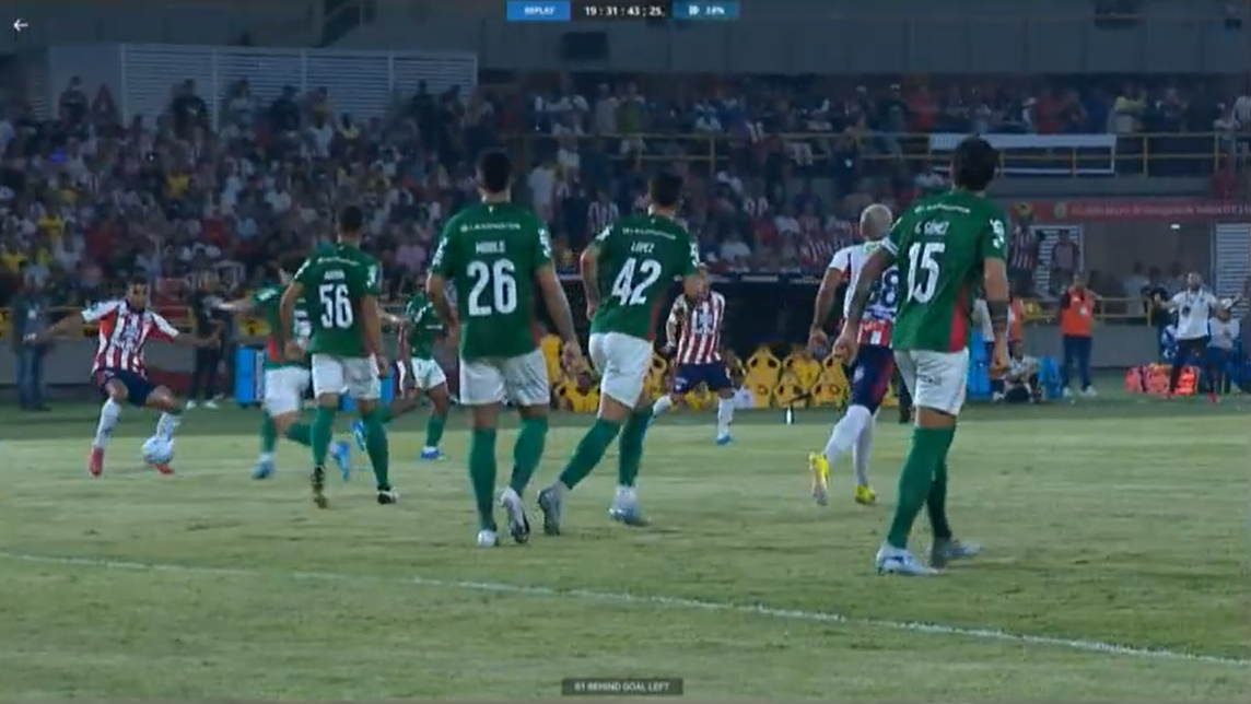 Juiz interpretou falta de Maurício (Palmeiras) como pênalti