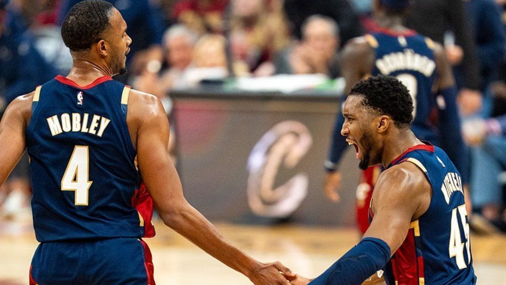 Harden e Mitchell lideram Cavs em vitória sobre Raptors