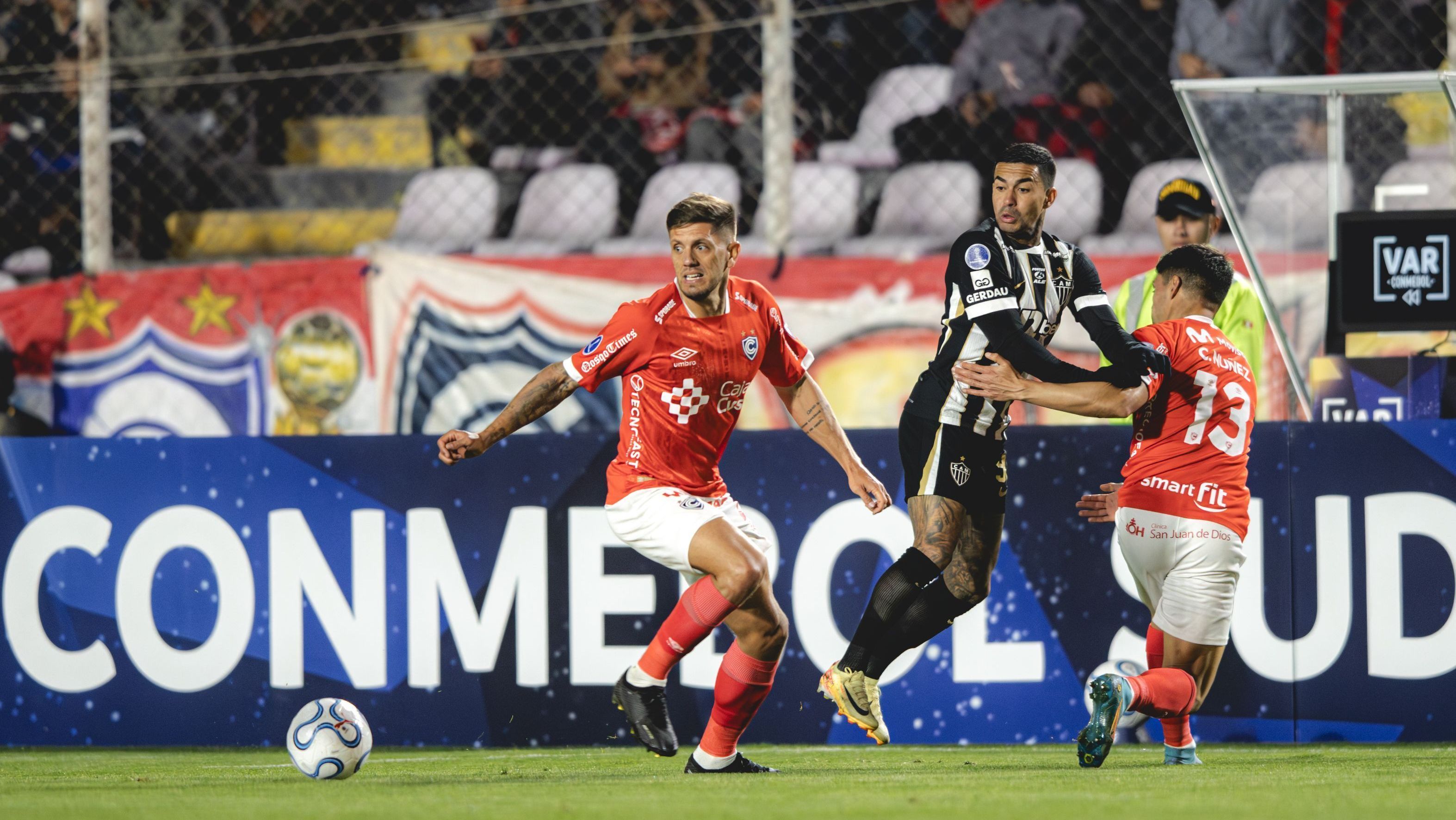 Cienciano fez o dever de casa e venceu o Atlético-MG