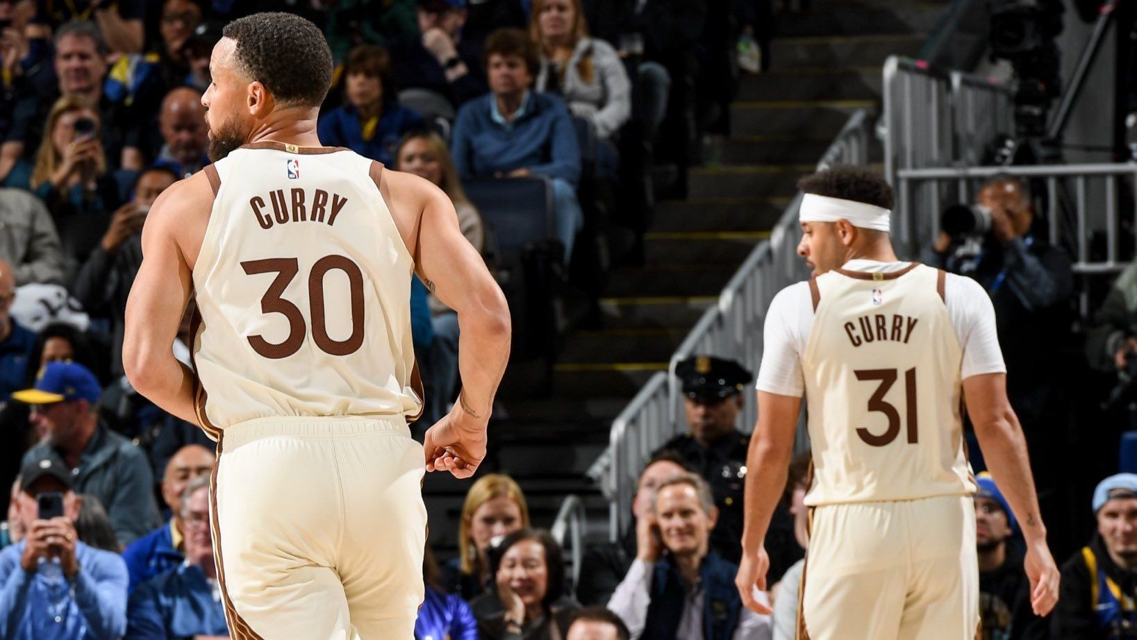Dois lances livres convertidos por Seth Curry e um por Melton garantiram a vitória dos Warriors