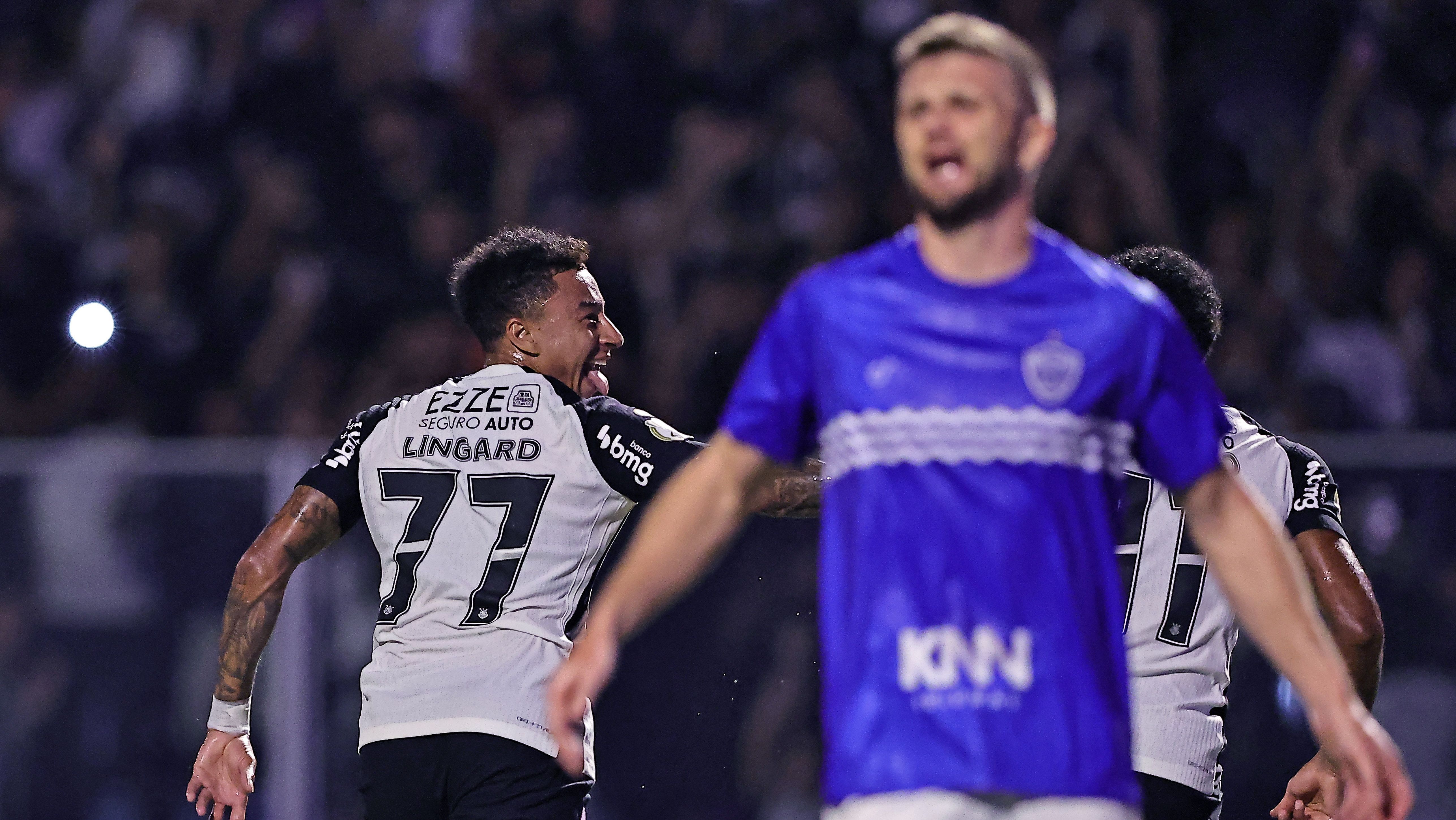 Lingard marcou o gol da vitória do Corinthians sobre o Barra-SC