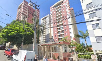 HOMEM AGIRDE ADOLESCENTE GARRAFA SP