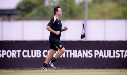 Diniz já comandou atividade no CT do Corinthians