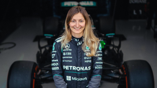 Doriane Pin é 1ª mulher a pilotar carro de F1 da Mercedes