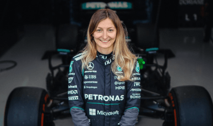 Doriane Pin é 1ª mulher a pilotar carro de F1 da Mercedes