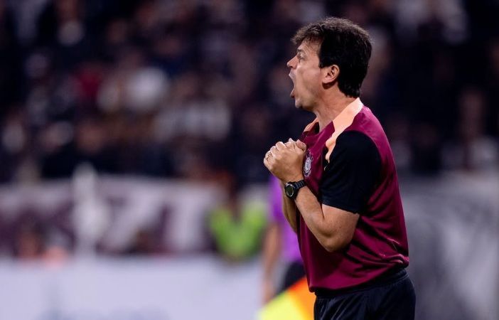 Fernando Diniz estreia no Corinthians