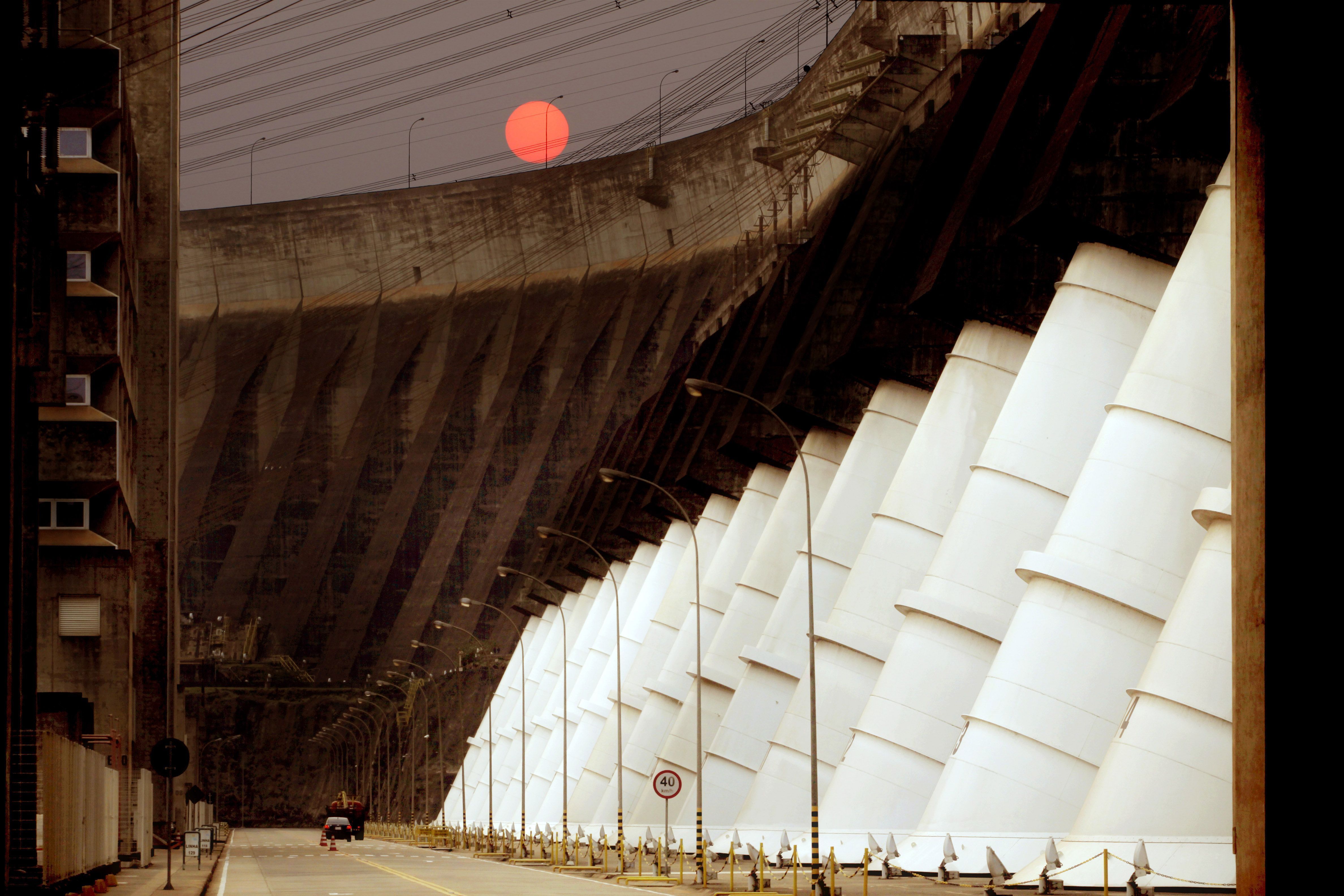 Fim de tarde em Itaipu Foto Nilton Rolin
