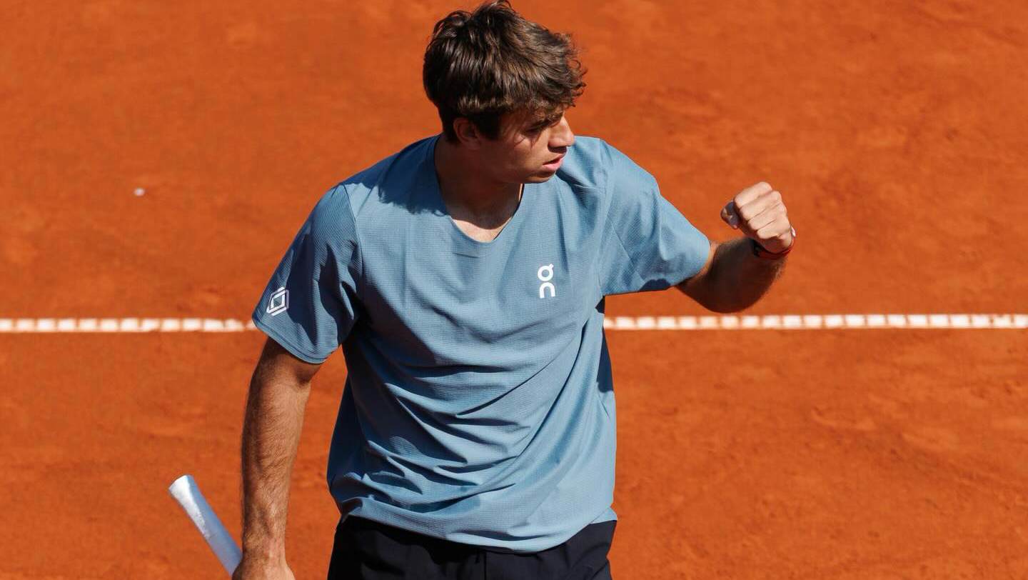 Flavio Cobolli vence Alexander Zverev