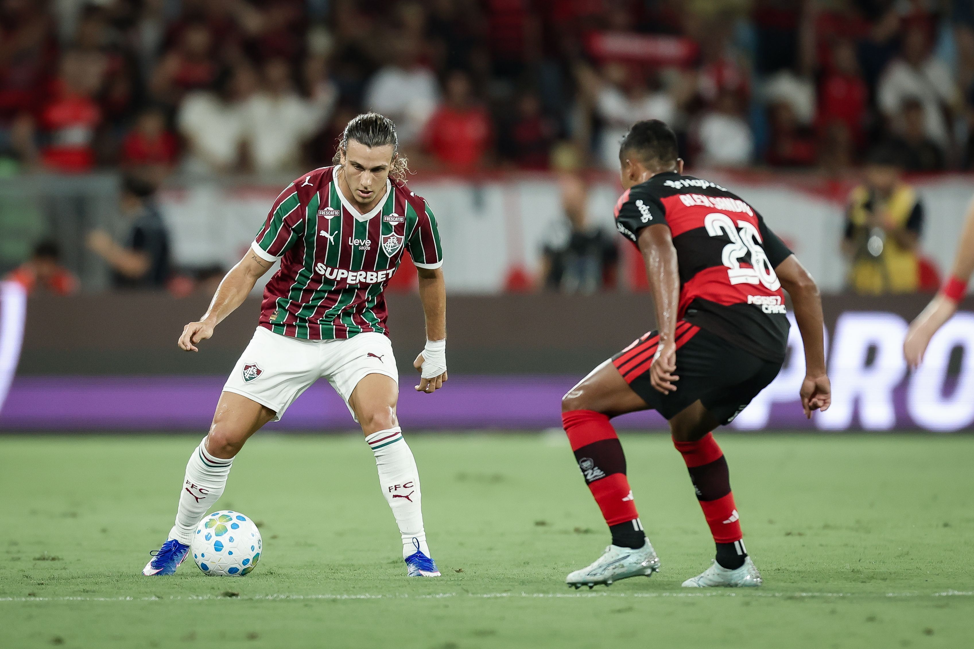Flamengo e Fluminense duelam pelo Brasileiro de olho na Libertadores