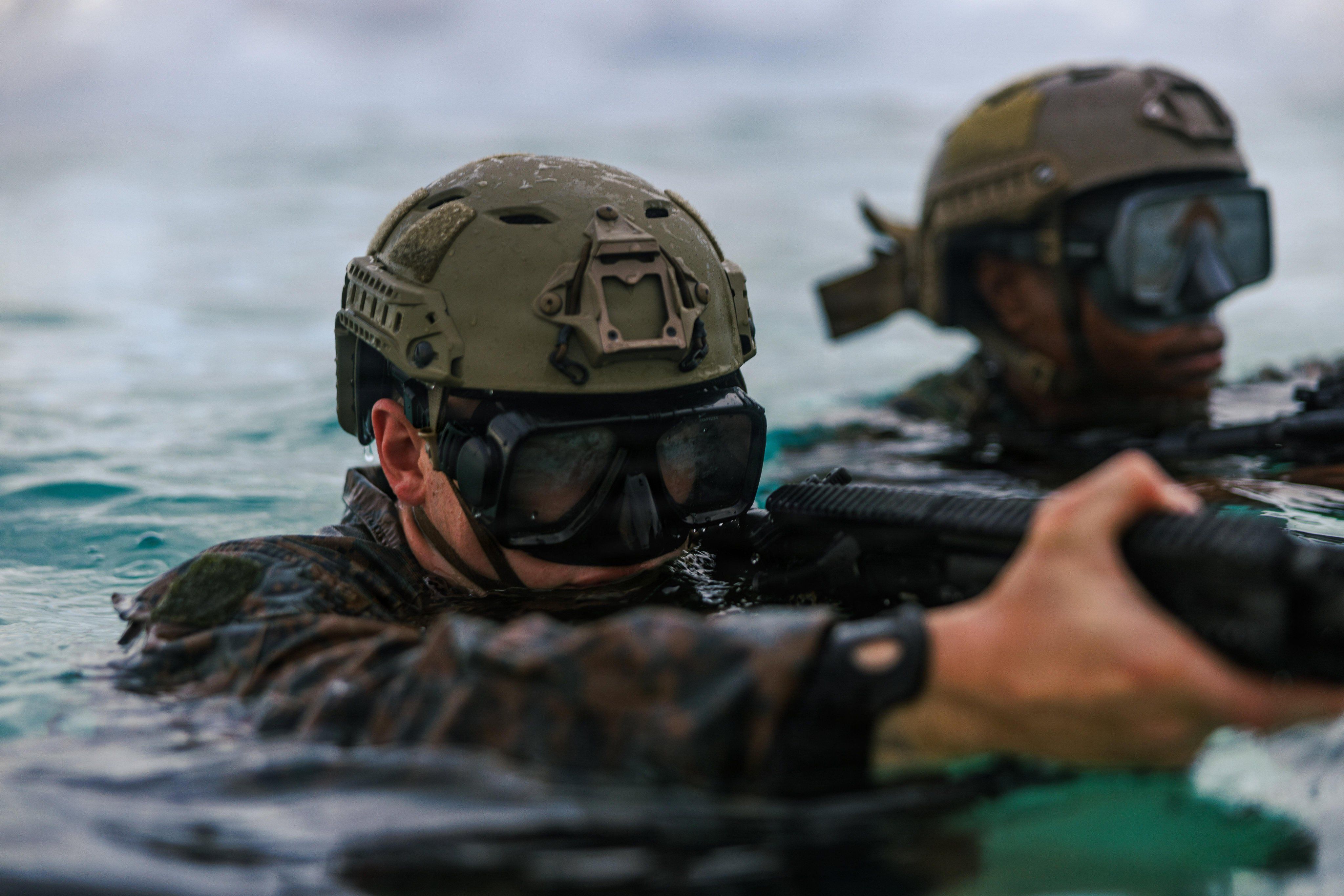 Fuzileiros navais dos Estados Unidos em treinamento. • Lance Cpl. Victor Gurrola/U.S. Marine Corps