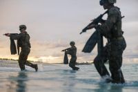 Pentágono divulga imagens de fuzileiros navais em exercício de desembarque