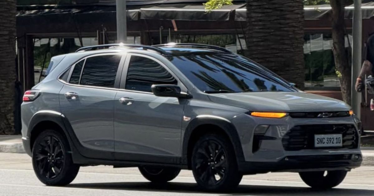 Flagra: Chevrolet Sonic é flagrado sem camuflagem em gravação de comercial