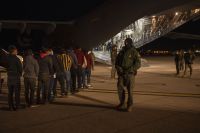EUA deportam ao menos 15 imigrantes latino-americanos para o Congo; entenda