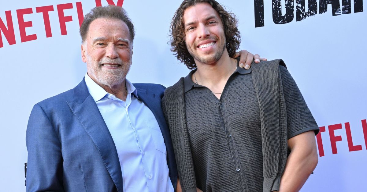 Filho de Schwarzenegger vence torneio de fisiculturismo nos EUA