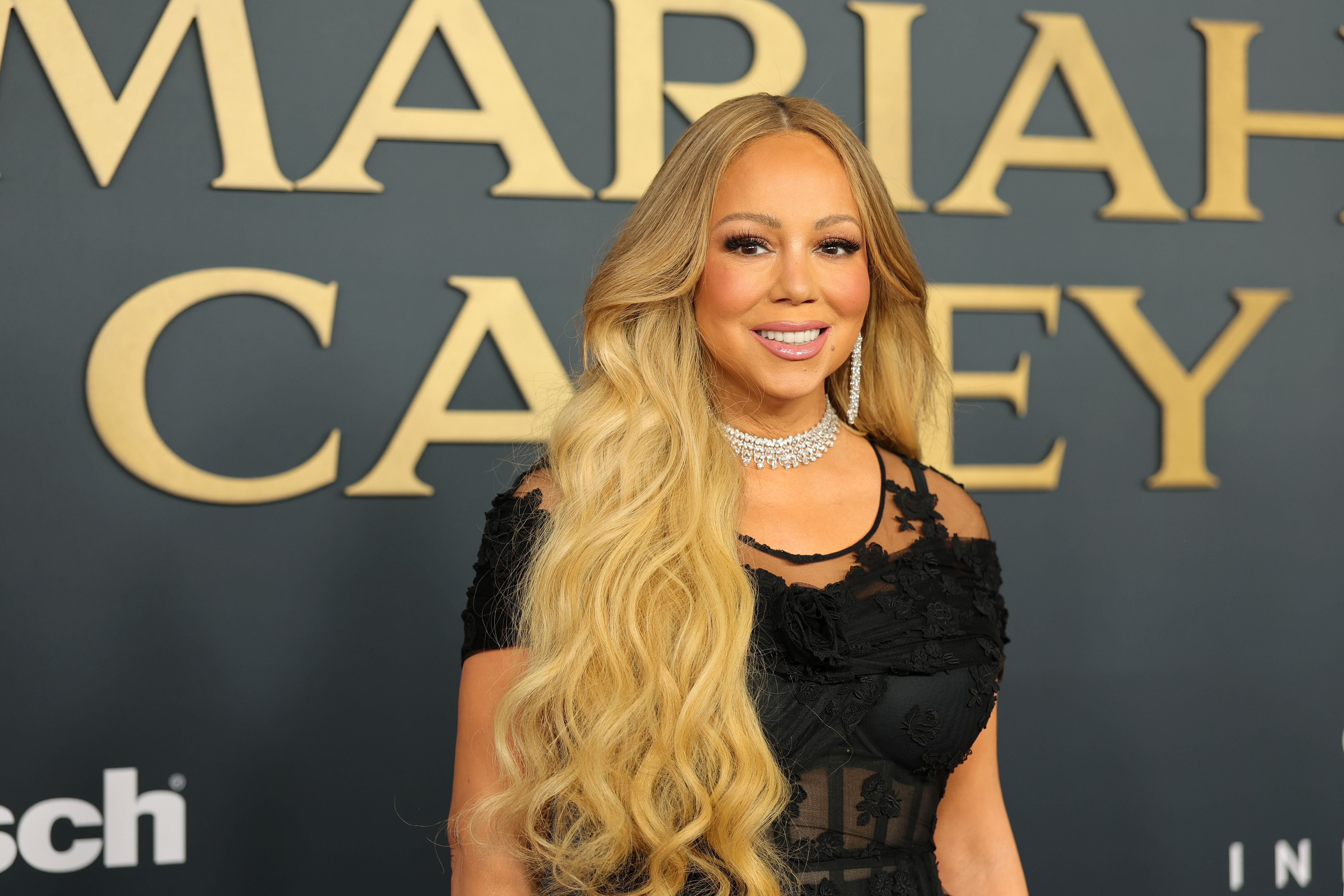 Mariah Carey recebeu o prêmio Pessoa do Ano da MusiCares no Los Angeles Convention Center