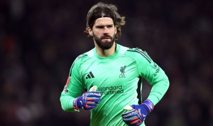 Alisson em ação pelo Liverpool