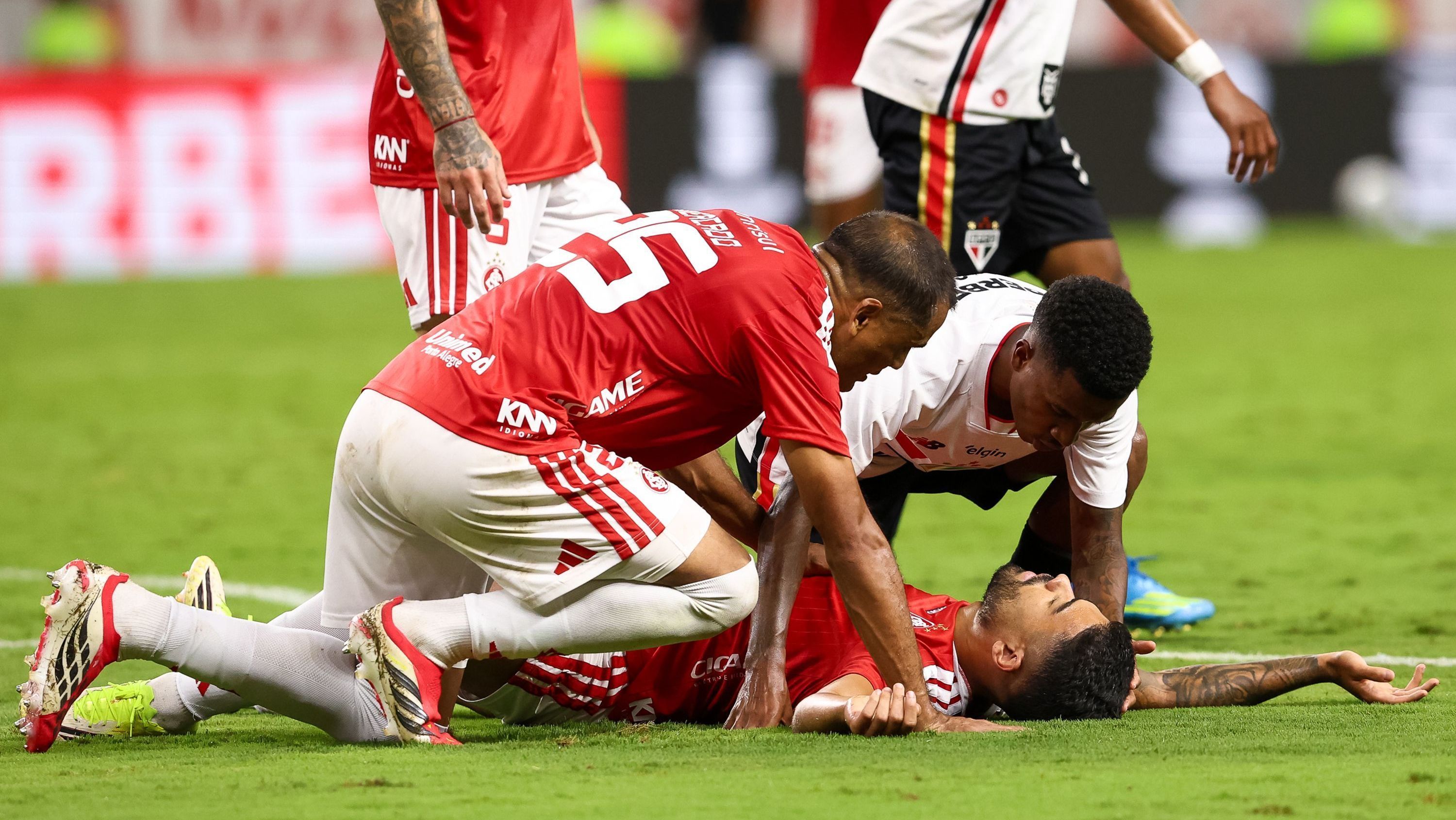 Protocolo de concussão foi ativado após Bruno Tabata se chocar com Wendell