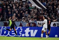 Com Garro garçom, Corinthians vence Platense em estreia na Libertadores
