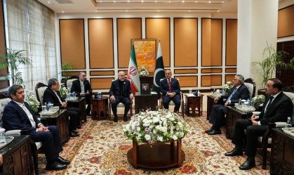 O primeiro-ministro do Paquistão, Shehbaz Sharif, se reúne com a delegação do Irã em Islamabad