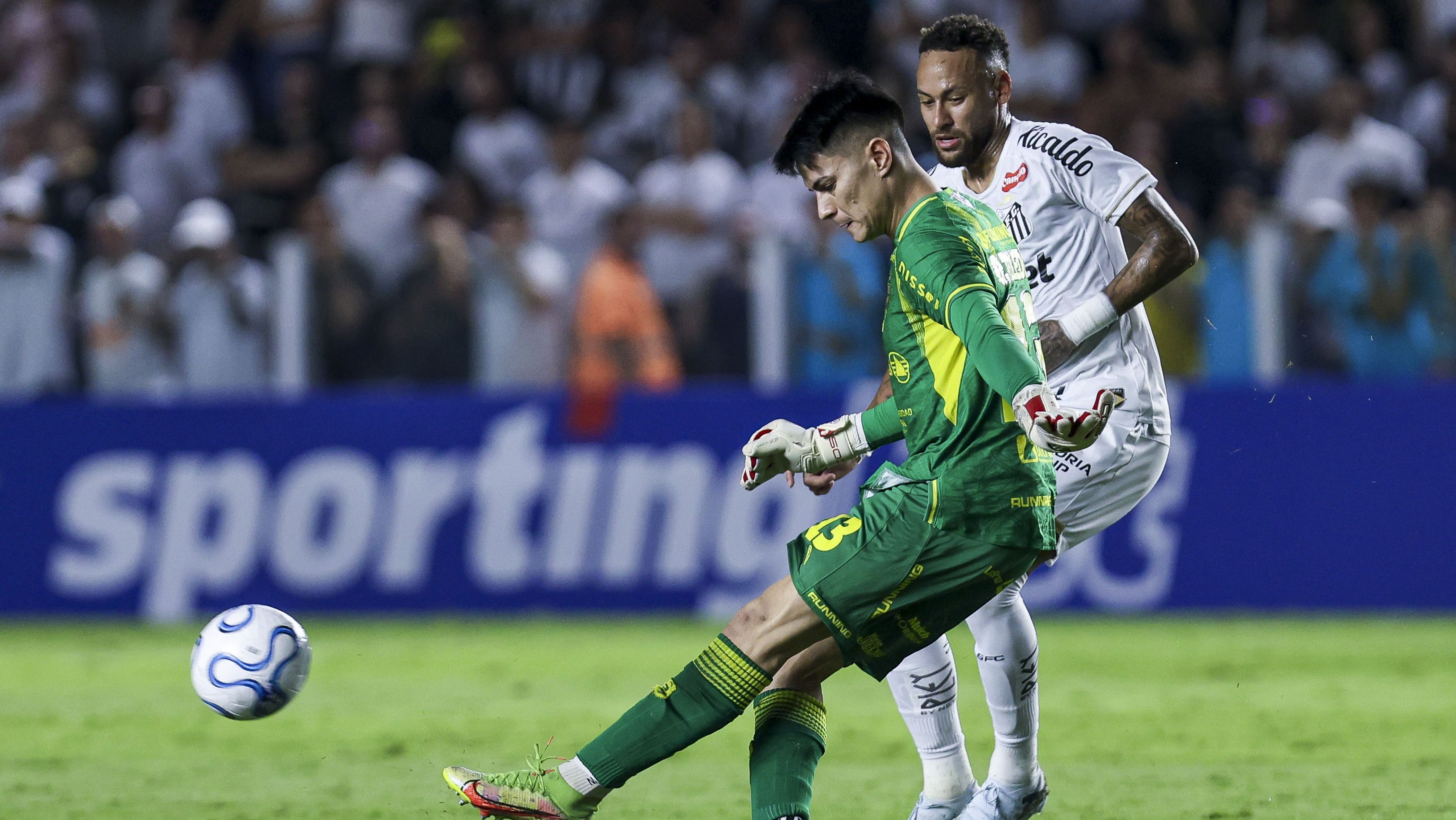 Lance da partida entre Santos e Deportivo Recoleta, pela Sul-Americana