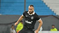 Botafogo recebe proposta milionária pelo atacante Arthur Cabral