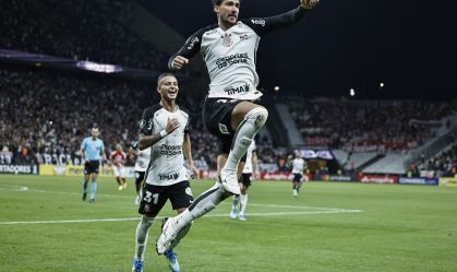 Gustavo Henrique marcou o gol do Corinthians contra o Santa Fe