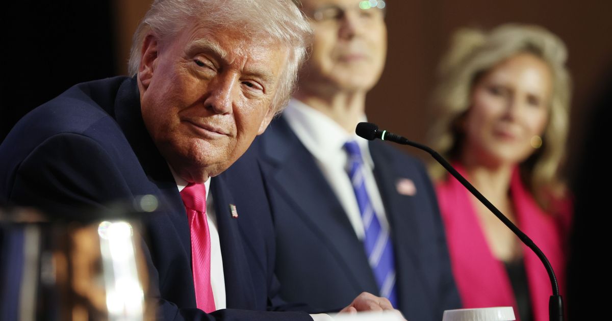 Trump afirma que EUA vão “recuperar urânio do Irã”, durante entrevista