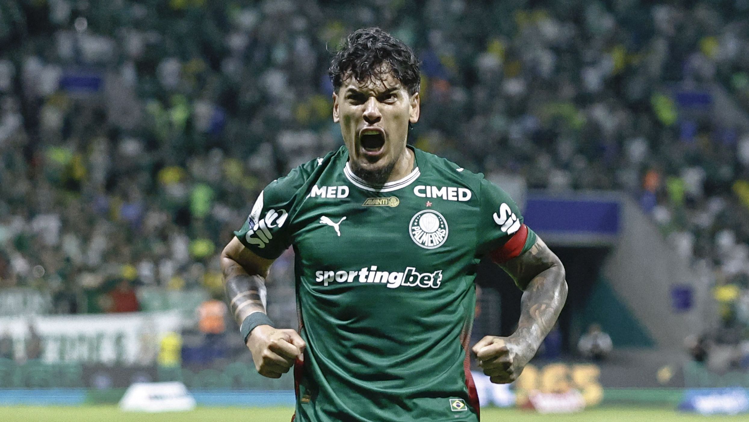 Gustavo Gómez, do Palmeiras, celebra gol contra o Athletico-PR, pelo Brasileirão