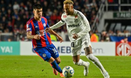 Ezequiel Herrera marcanado Neymar na Copa Sul-Americana