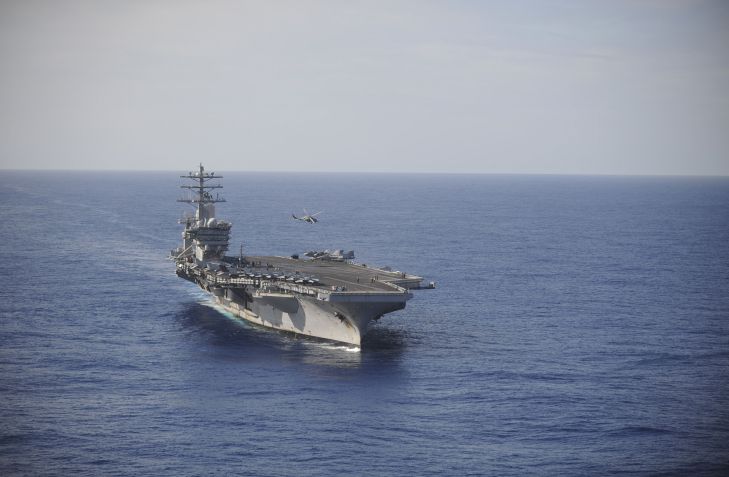 O porta-aviões USS Nimitz no Oceano Pacífico em dezembro de 2013 • Getty Images