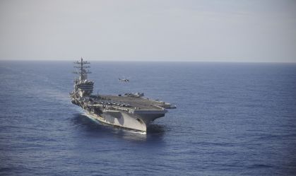 O porta-aviões USS Nimitz no Oceano Pacífico em dezembro de 2013