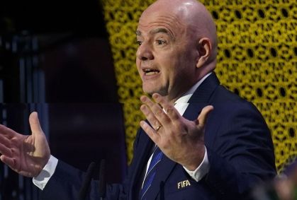 Infantino é denunciado ao COI por violar política de neutralidade na Copa