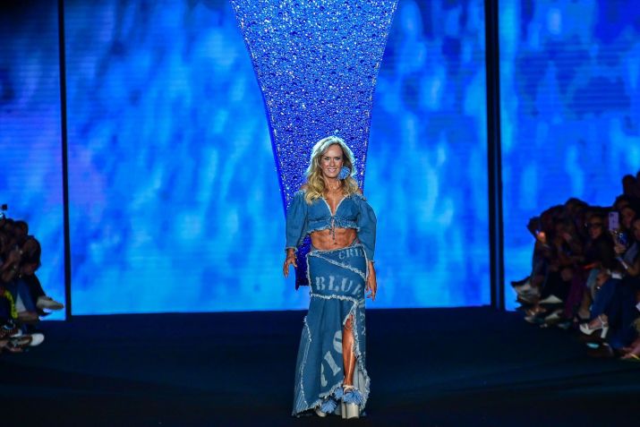 Helô Pinheiro no desfile da Blue Man no Rio Fashion Week • Marcelo Sá Barretto/AgNews