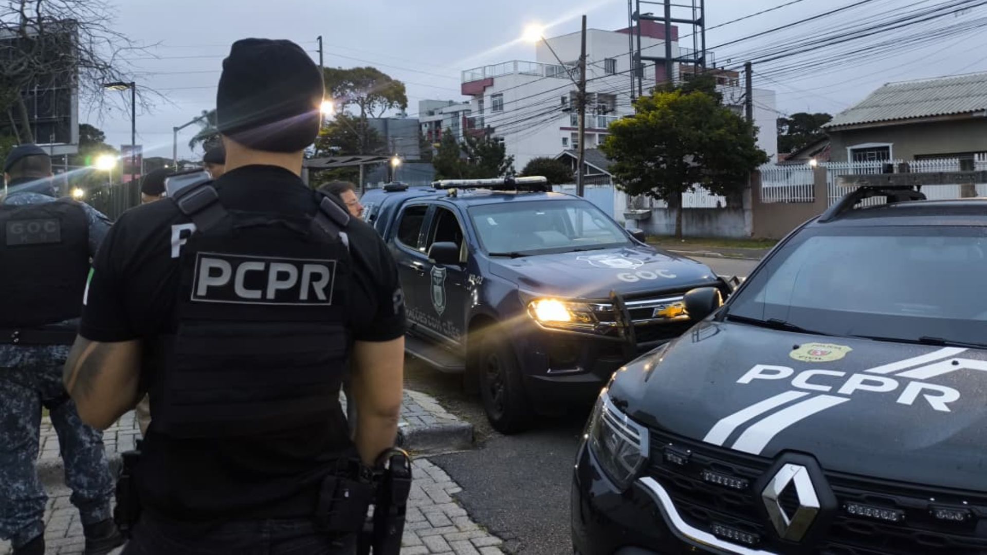 Homem é investigado por se masturbar em janela de casa em Curitiba