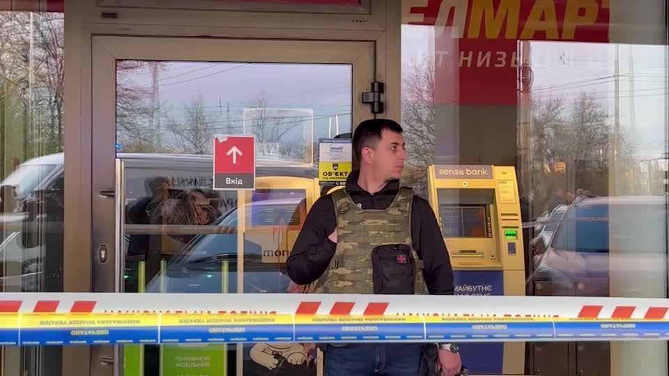 Homem mata seis pessoas na Ucrânia e faz reféns em supermercado
