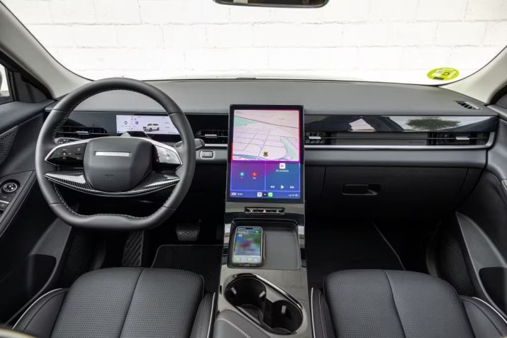 Interna do Jaecoo 5 HEV • Divulgação