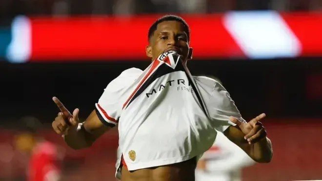 São Paulo renova com joia e aumenta multa milionária para times brasileiros