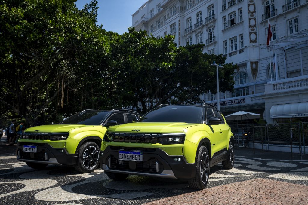 Jeep Avenger faz aparição em Copacabana antes do lançamento global