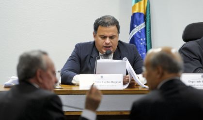 Deputado João Carlos Bacelar (PR-BA) durante reunião da comissão mista destinada a examinar a Medida Provisória 619/13, que estabelece ações para ampliar a capacidade de armazenagem de grãos no paísFoto: Lia de Paula/Agência Senado